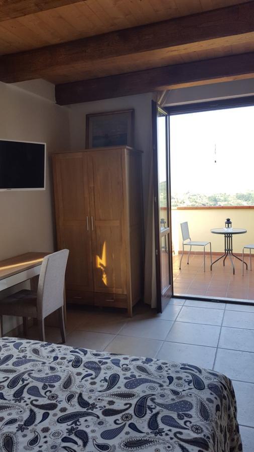 Vezzi Portio B&B La Taverna Degli Angeli מראה חיצוני תמונה